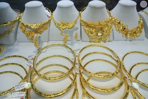 Có nên mua vàng năm 2025?